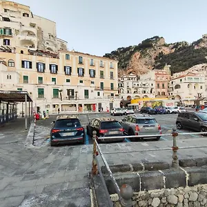 palazzo-vitagliano.hotels-amalfi.com/