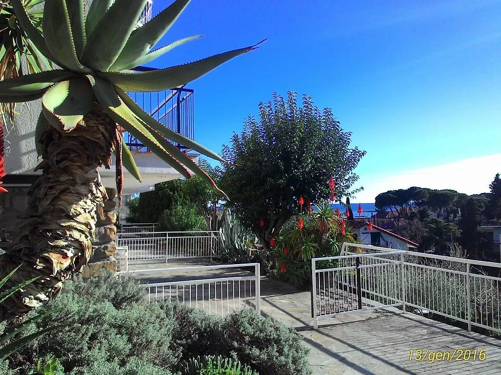 Aparthotel Residence La Carruba Diano Marina